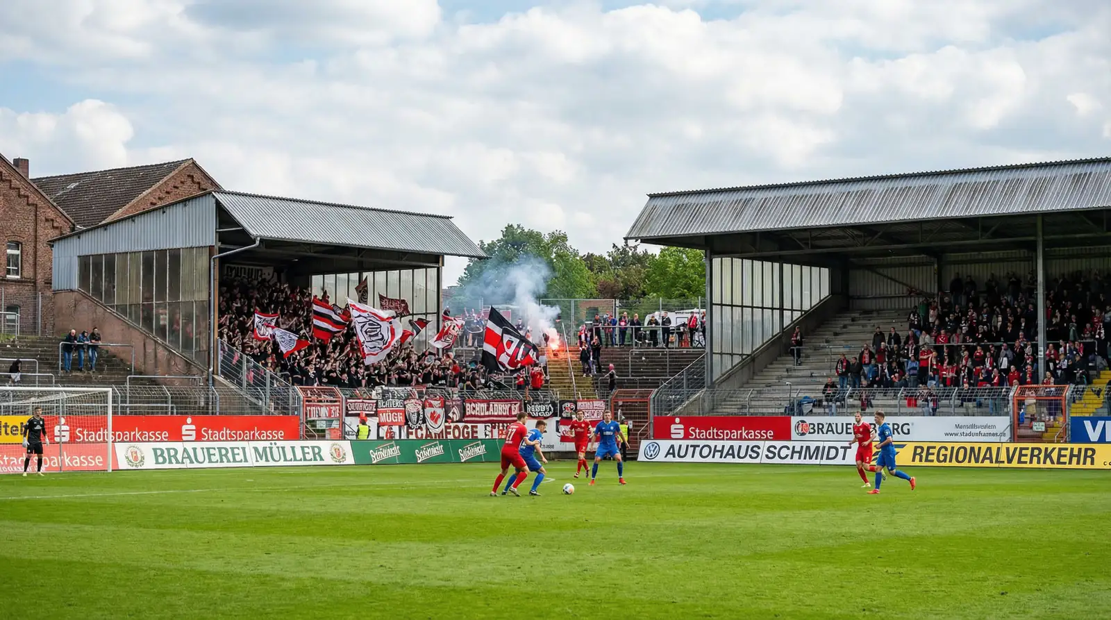Zweitliga-Fußballstadion mit halbvollen Rängen bei Tageslicht als Symbol für die 2. Bundesliga